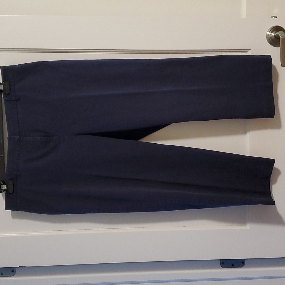 KATE HILL Navy Capri Pants
